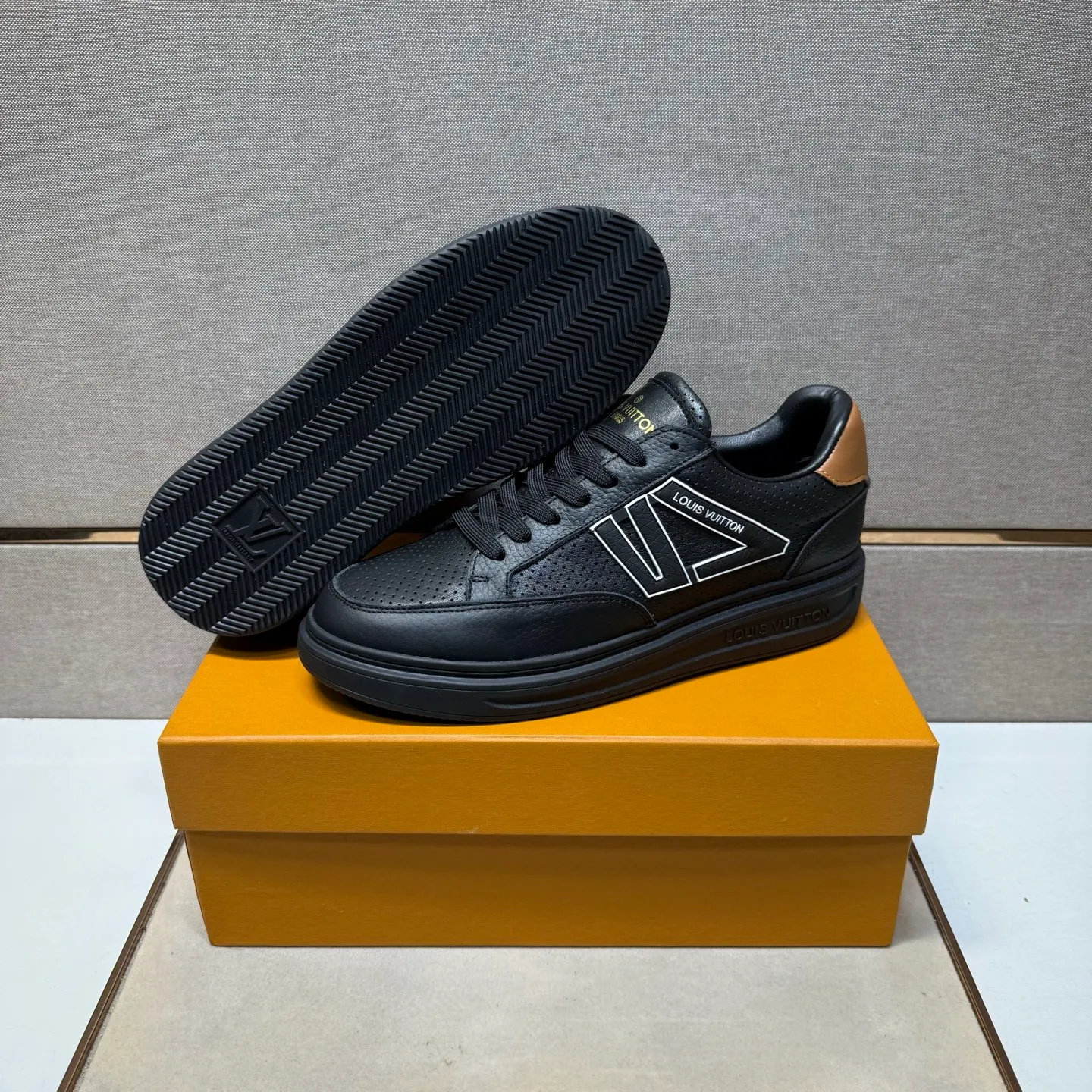 ⬛️Men's shoes 💰p420 [LV～] Men's casual shoes 2025z cabinet sales simultaneously 🔶Size: 38-44 #️⃣ 🔷6 colors🔜The upper is made of multi-material splicing ➕Genuine leather lining, comfortable and breathable, sole: original comfortable and wear-resistant outsole, ⚠️Real thing📱Photographed🎬The real thing is better📢📢📢